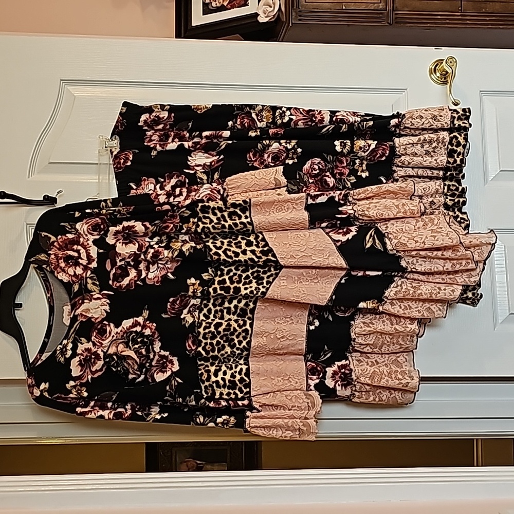 Custom-made outfit,pink, burgundy, animal print 3x Euc